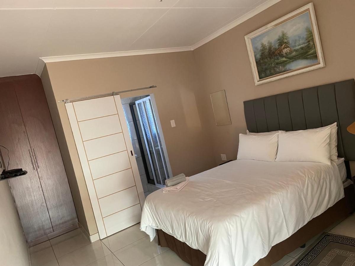 Azalea Bnb Куруман Екстериор снимка